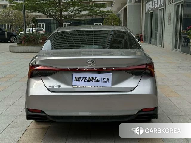 Toyota Avalon 2025 Серебристо-серый из Китая