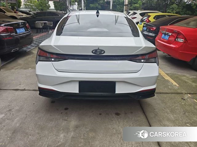 Hyundai Elantra 2021 Белый из Китая