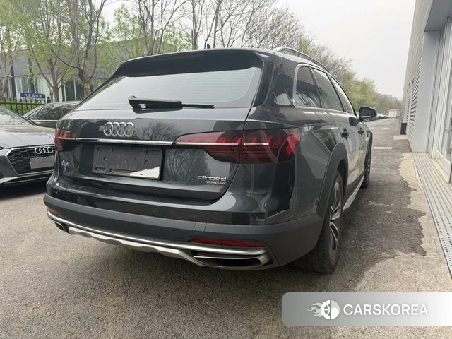 Audi A4L 2021 Темно-серый из Китая