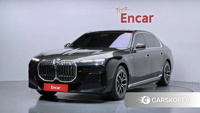 BMW i7 (G70) 2024 Черный двухцветный из Кореи