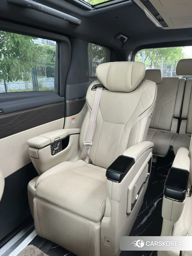 Toyota Alphard 2023 Белый из Китая