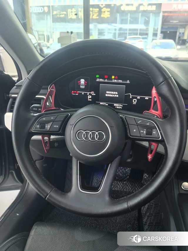 Audi A4L 2022 Серебристо-серый из Китая