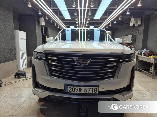 Cadillac Escalade 5th Generation 2022 Белый из Кореи
