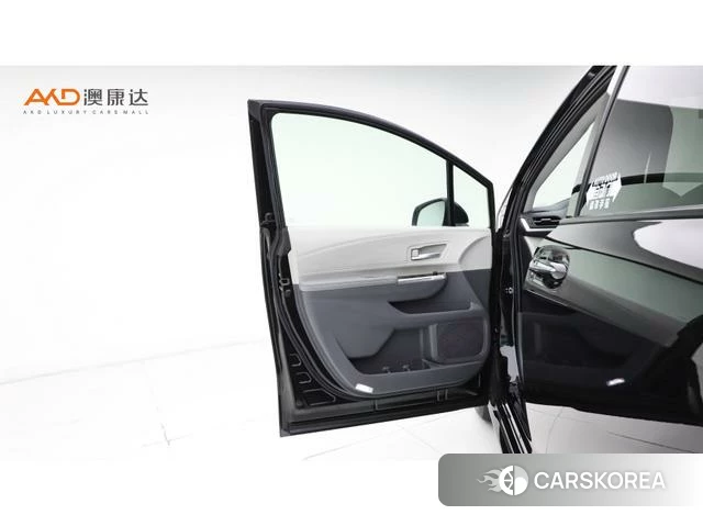 Toyota Sienna 2022 Черный из Китая