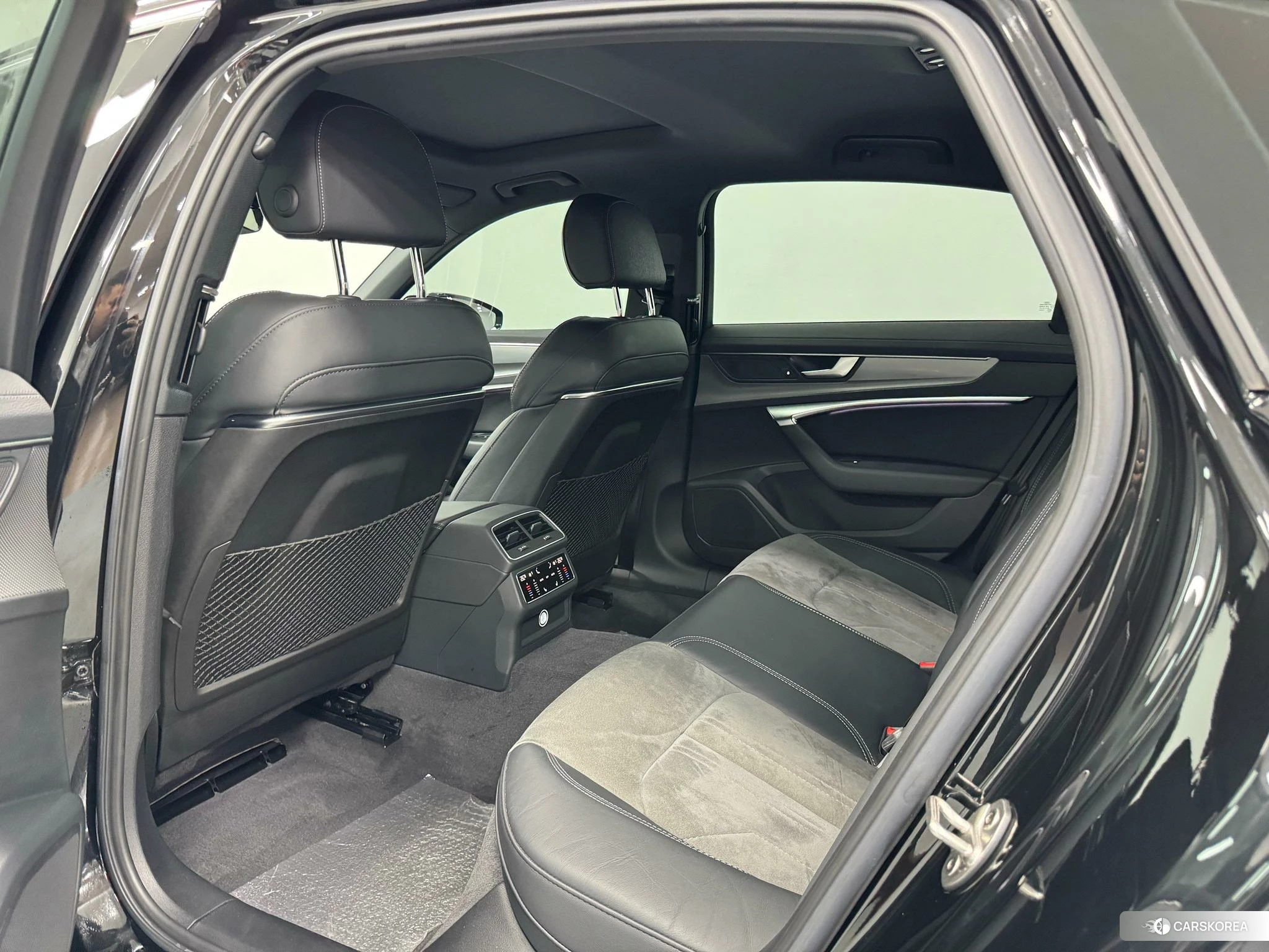 Audi A6L 2020 Черный из Китая
