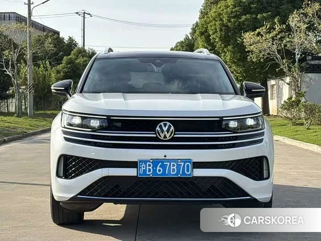 Volkswagen Tavendor 2023 Белый из Китая