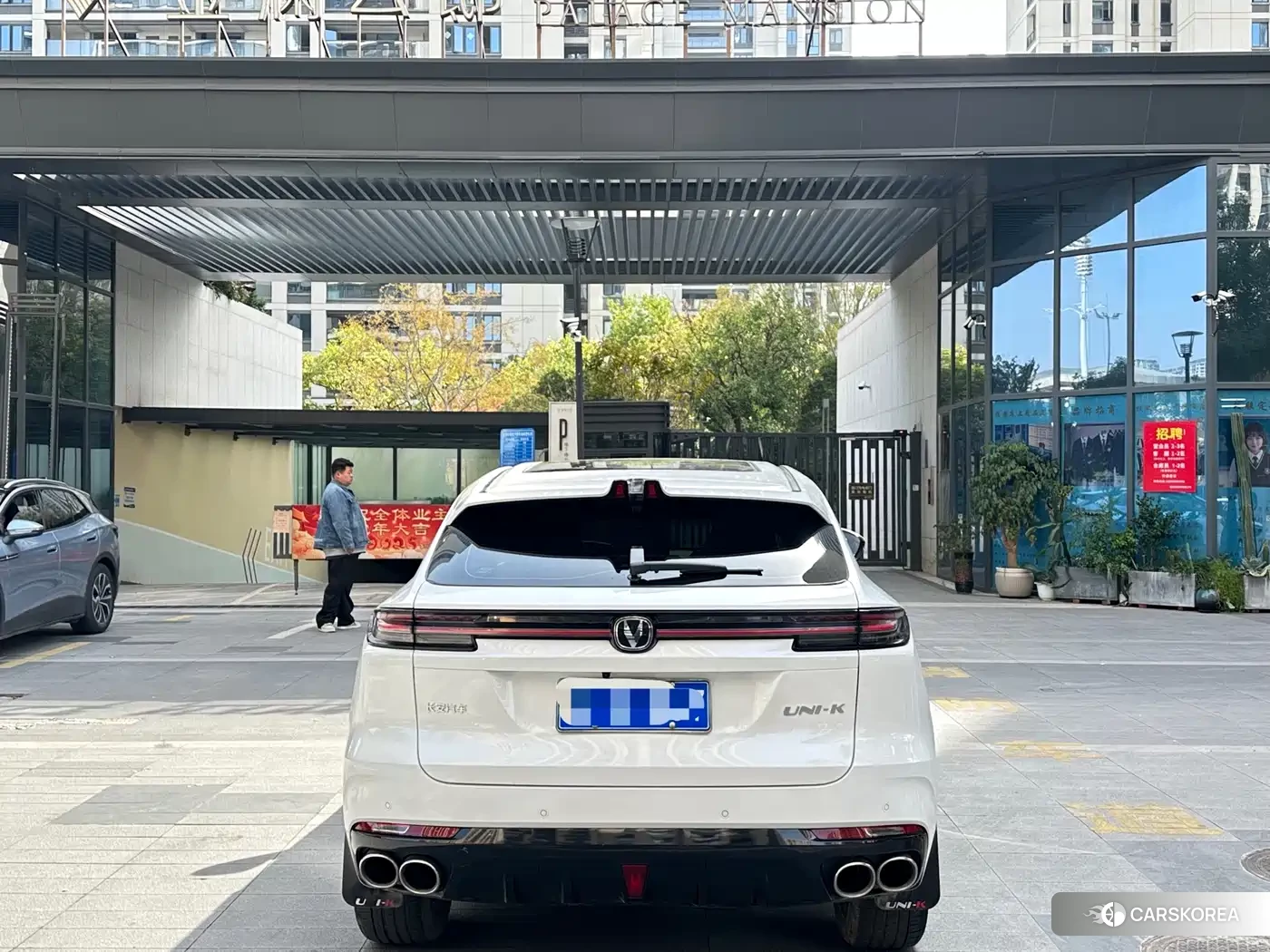 Chang'an Changan UNI-K 2023 Белый из Китая
