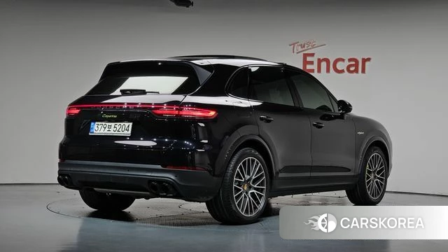 Porsche Cayenne (PO536) 2022 Черный из Кореи