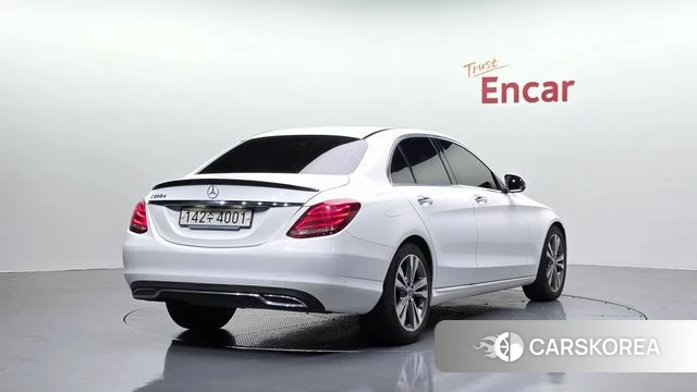 Mercedes-Benz C-Class W205 2018 Белый из Кореи