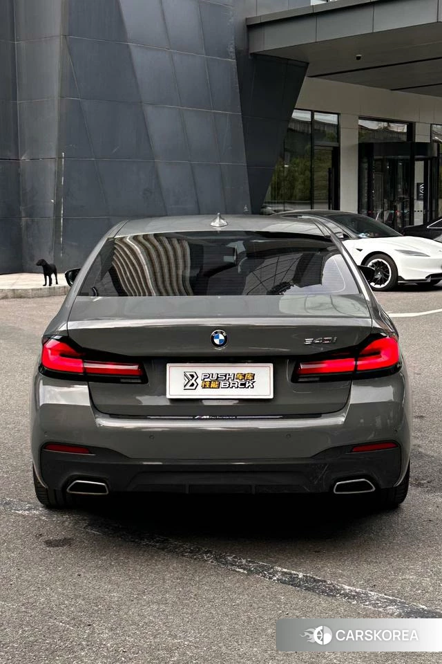BMW 5 series 2022 Серебристо-серый из Китая