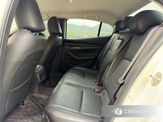 Mazda 3 2024 Белый из Китая