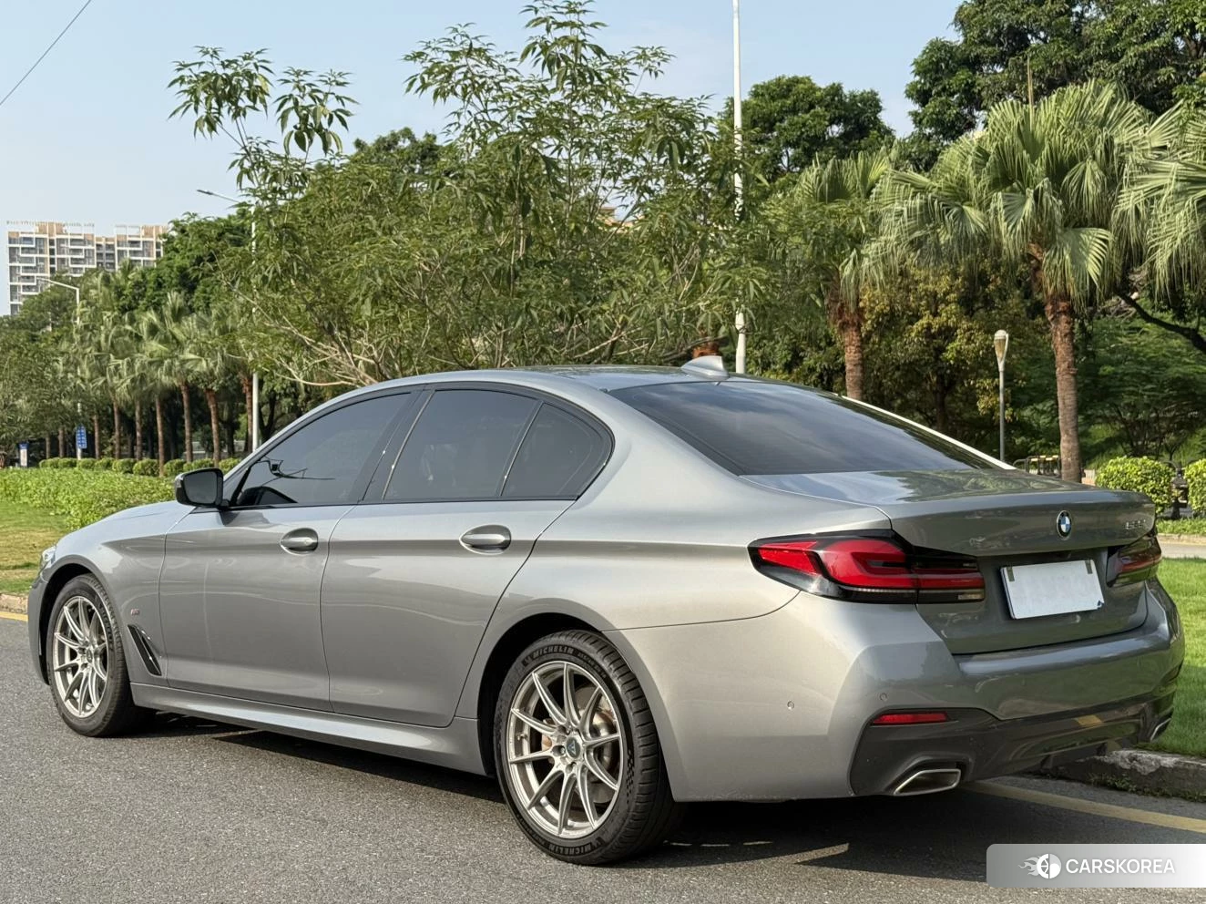 BMW 5 series 2022 Темно-серый из Китая