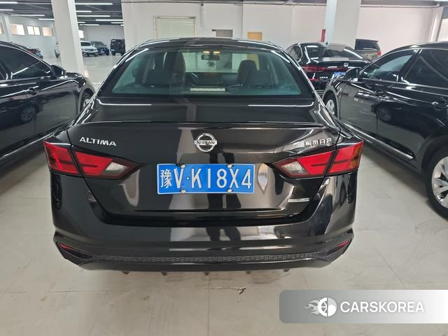 Nissan Altima 2022 Черный из Китая