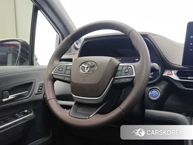 Toyota Sienna 2022 Белый из Китая