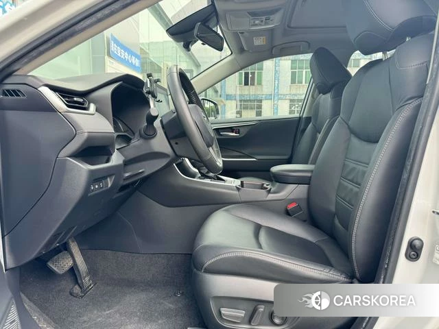 Toyota RAV4 2022 Белый из Китая