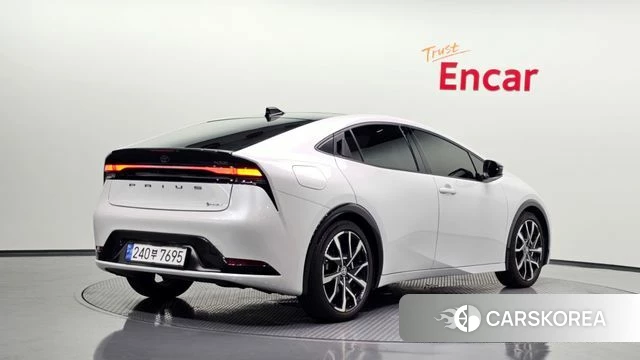 Toyota Prius 5th Generation 2024 Белый из Кореи
