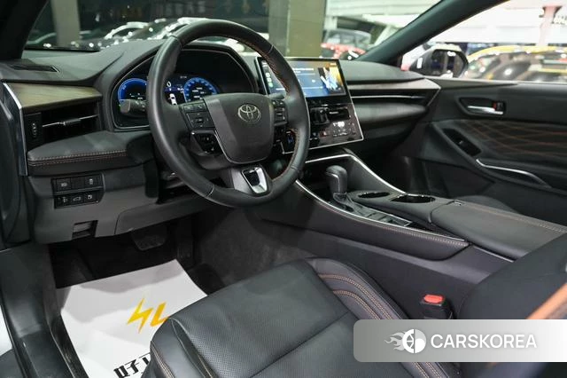 Toyota Avalon 2024 Серебристо-серый из Китая