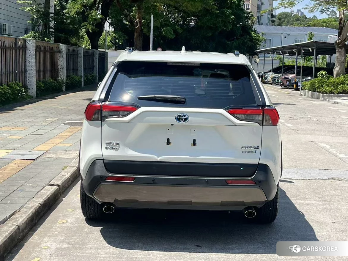 Toyota RAV4 2021 Белый из Китая