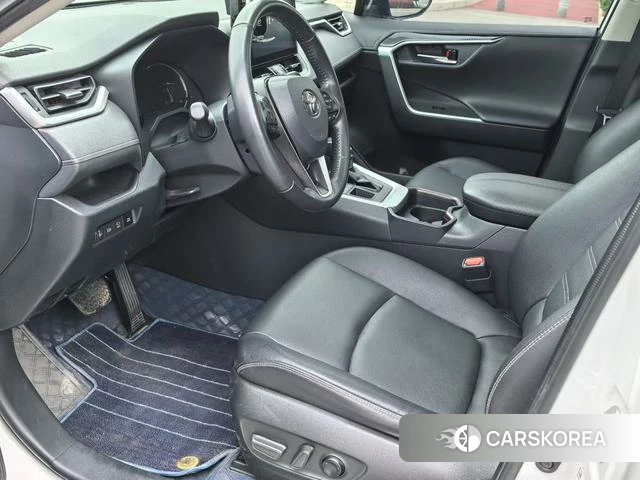 Toyota RAV4 2021 Белый из Китая