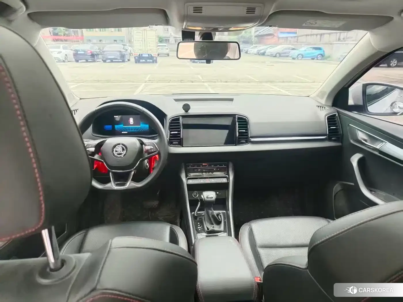 Skoda Karoq 2023 Белый из Китая