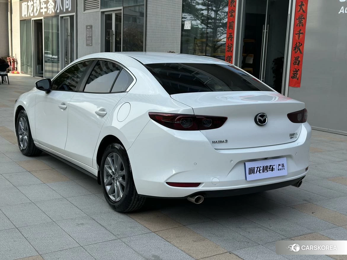 Mazda 3 2021 Белый из Китая