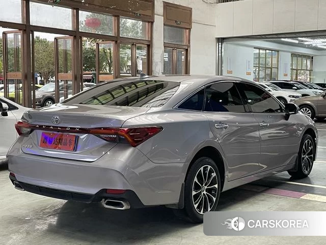 Toyota Avalon 2022 Серебристо-серый из Китая