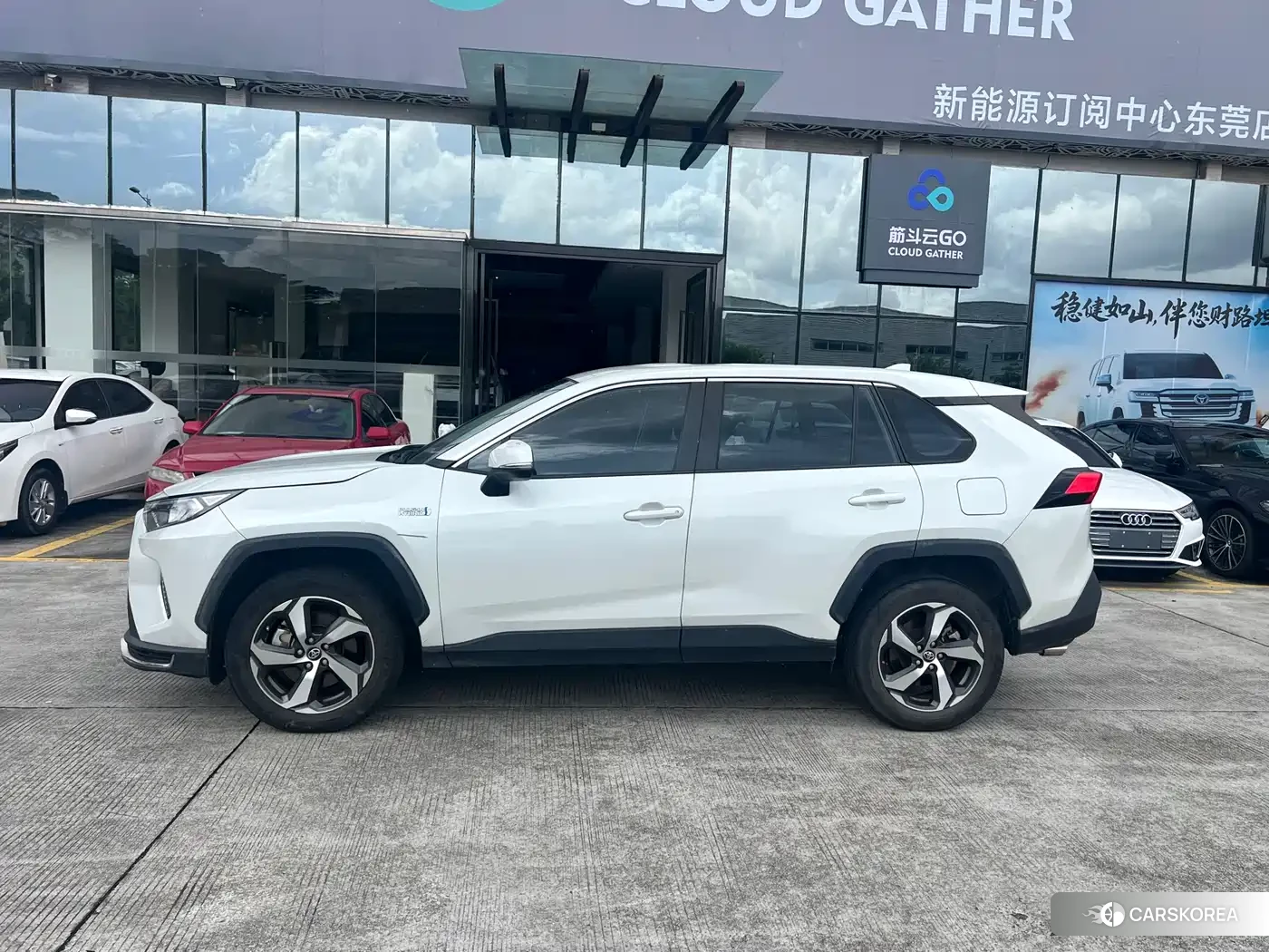 Toyota RAV4 2022 Белый из Китая