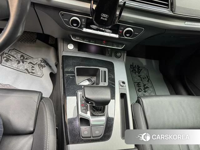 Audi Q5L 2022 Черный из Китая