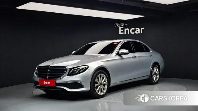 Mercedes-Benz E-Class W213 2018 Серебристо-серый из Кореи