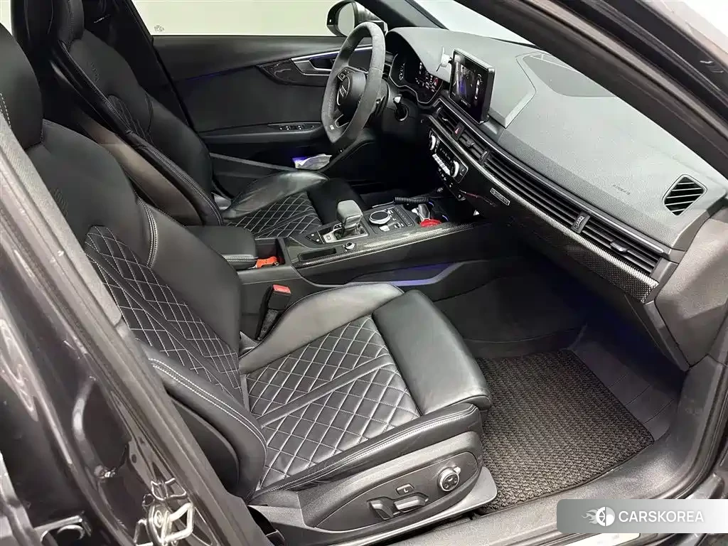 Audi S4 2018 Silver/gray из Китая
