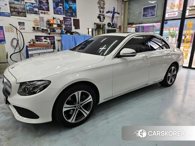 Mercedes-Benz E-Class W213 2019 Белый из Кореи