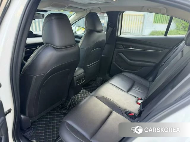 Mazda 3 2024 Белый из Китая