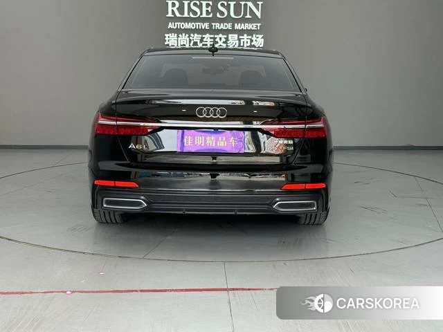 Audi A6L 2021 Черный из Китая