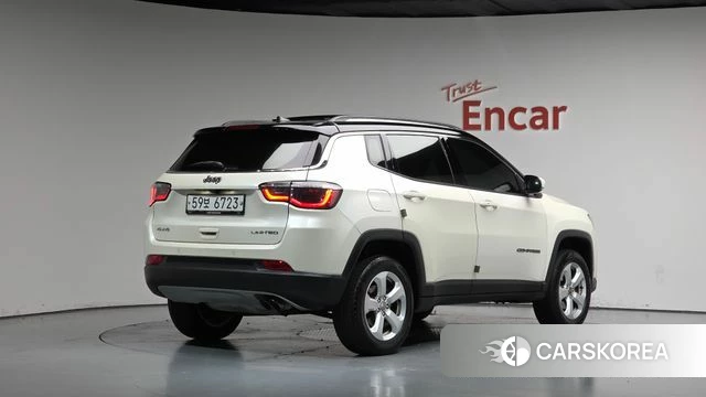 Jeep Compass 2nd Generation 2018 Белый из Кореи