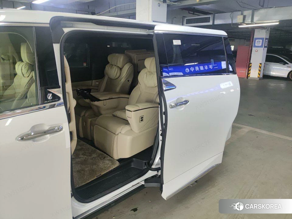 Toyota Alphard 2025 Белый из Китая