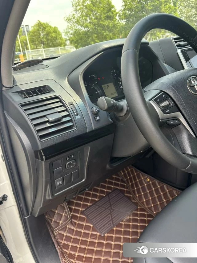 Toyota Land Cruiser 2020 Белый из Китая