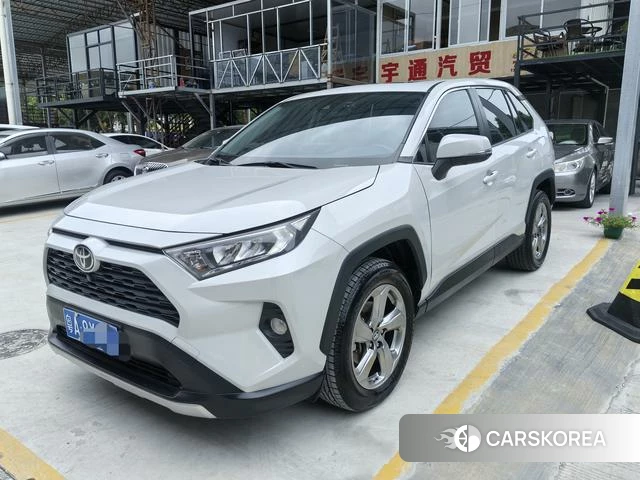 Toyota RAV4 2021 Белый из Китая