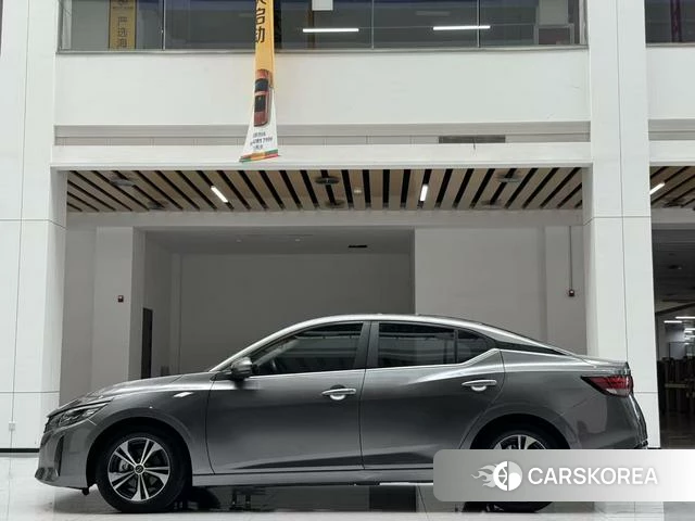 Nissan Sylphy 2024 Серебристо-серый из Китая