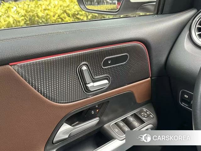 Mercedes-Benz GLB 2021 Белый из Китая