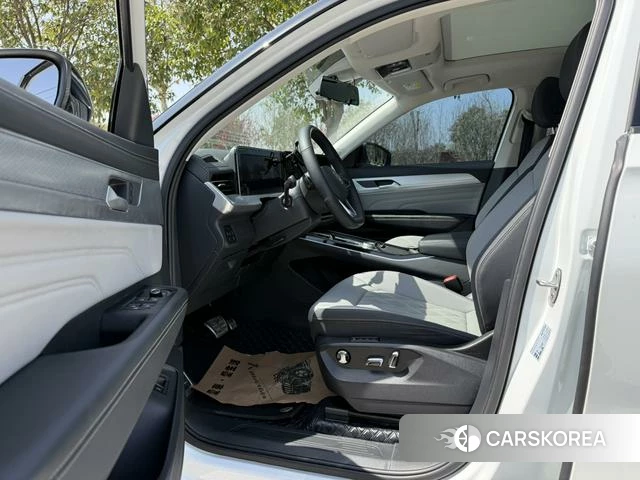 Volkswagen Tavendor 2023 Белый из Китая