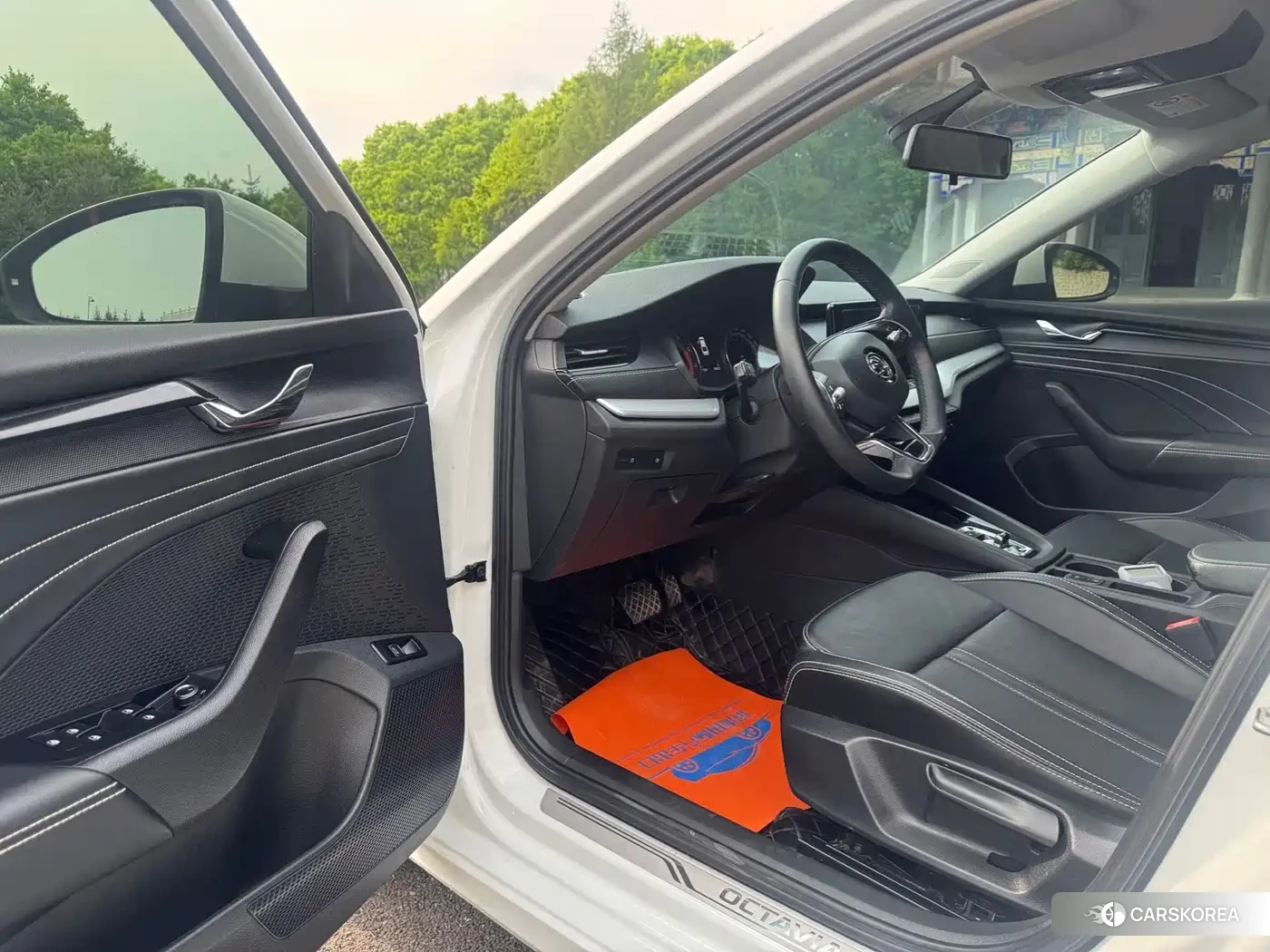 Skoda Octavia 2023 Белый из Китая, фото 2