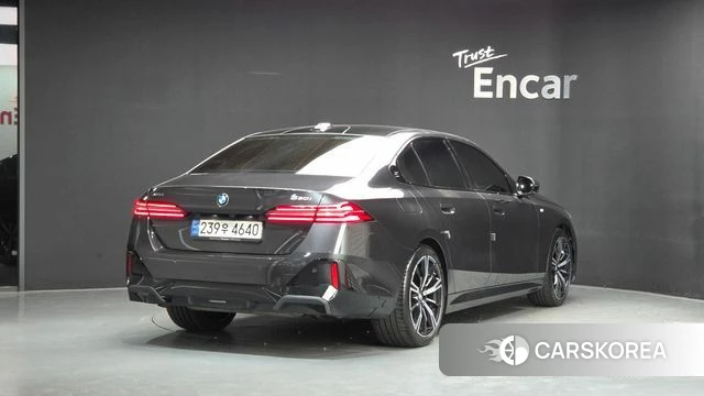 BMW 5 Series (G60) 2024 Серый из Кореи