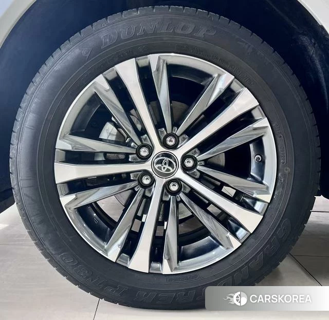 Toyota Venza 2023 Белый из Китая