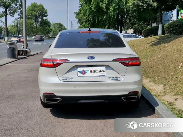 Ford Taurus 2021 Белый из Китая