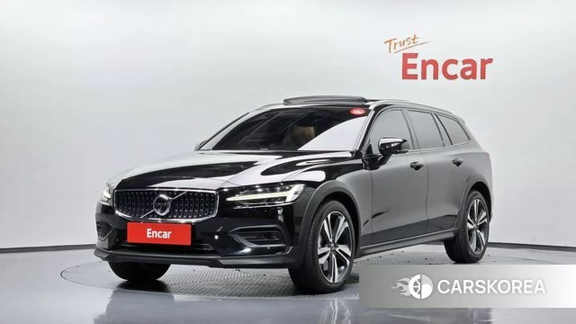 Volvo V60 Cross-Country 2nd Generation 2021 Черный из Кореи