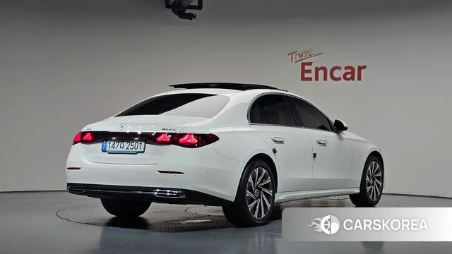 Mercedes-Benz E-Class W214 2024 Белый из Кореи
