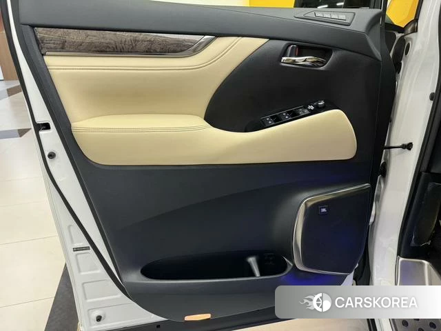 Toyota Alphard 2021 Белый из Китая