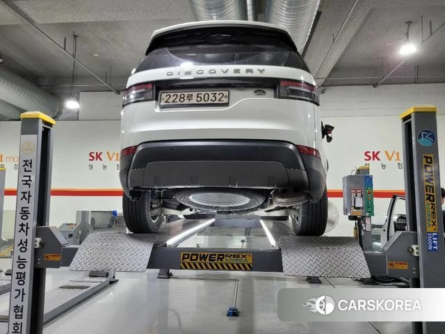 Land Rover Discovery 5 2018 Белый из Кореи