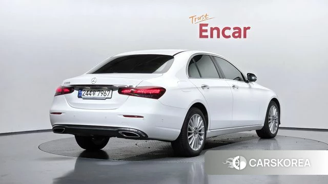 Mercedes-Benz E-Class W213 2023 Белый из Кореи