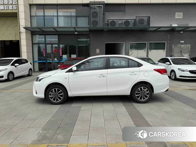 Toyota Yaris L 2023 Белый из Китая